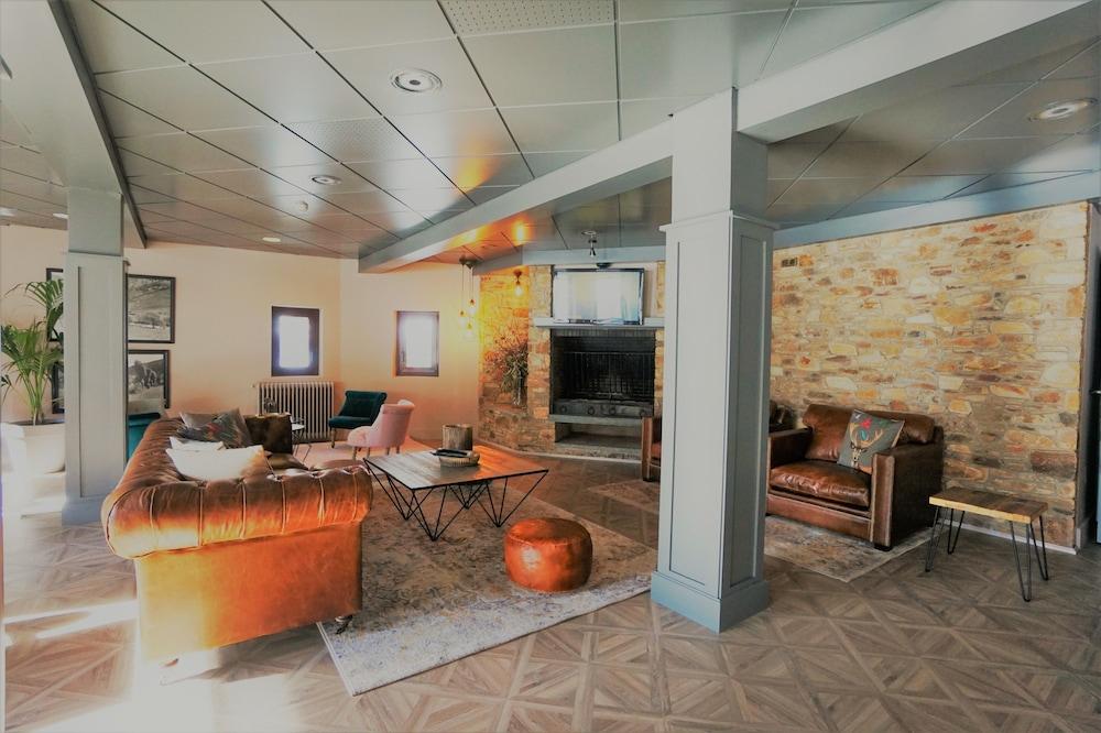 Hotel & Spa Niunit エル・セラー エクステリア 写真